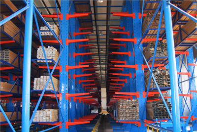 Konzolový oceľový stojan